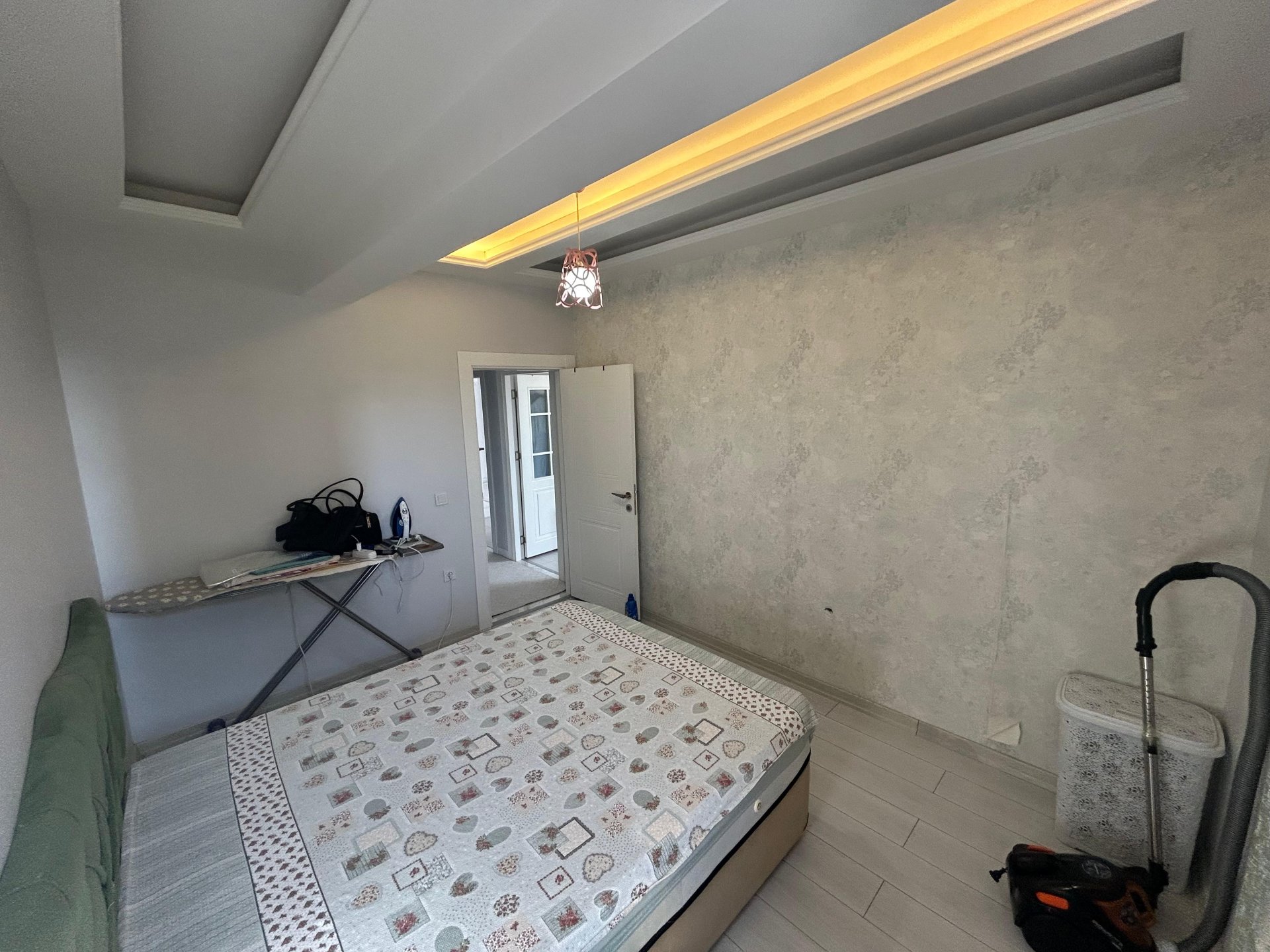 ÖZEL TASARIMLI  2+1 LÜKS KONUT 100 M NET ALAN , TEZGEL KALİTESİYLE SATILIK !