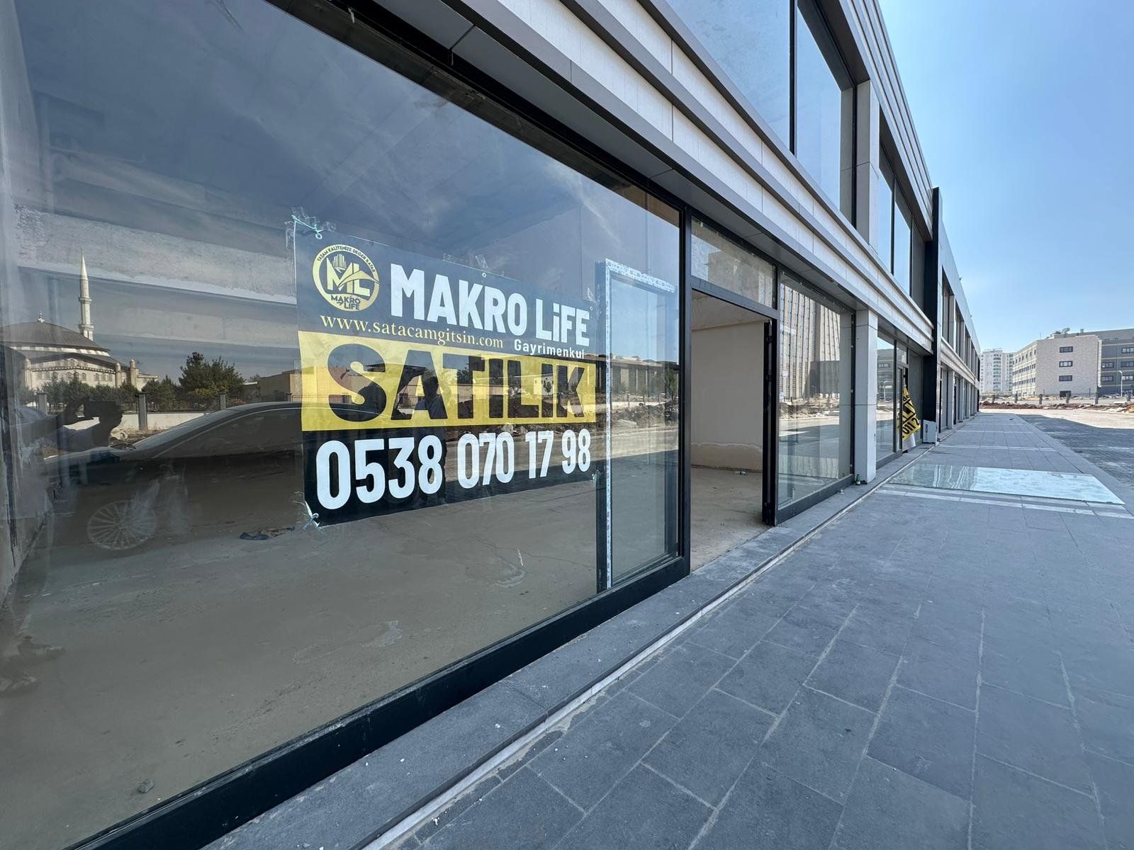 ARAŞTIRMA HASTANESİ YANINDA AY YAPI OFFICE ALTINDA SATILIK YATIRIMLIK DÜKKAN!