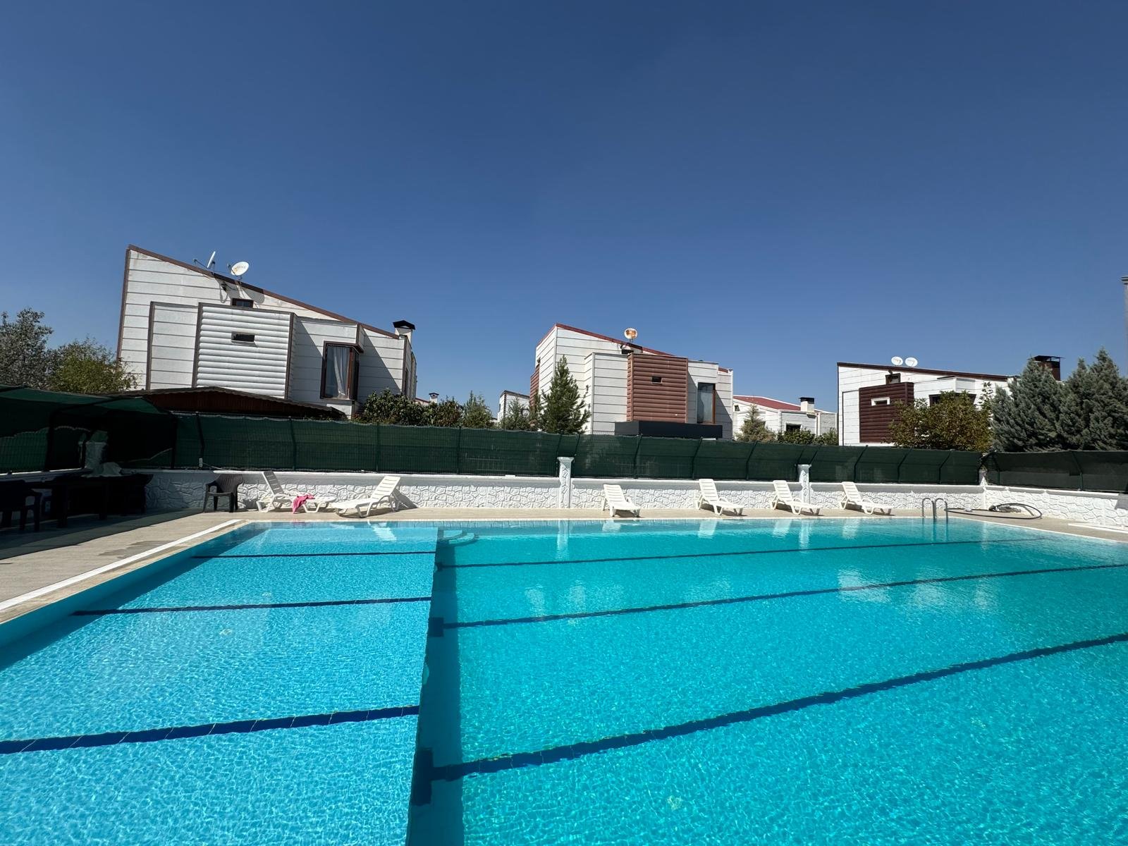 KENT ORMAN ARKASINDA  TRİPLEX VİLLA