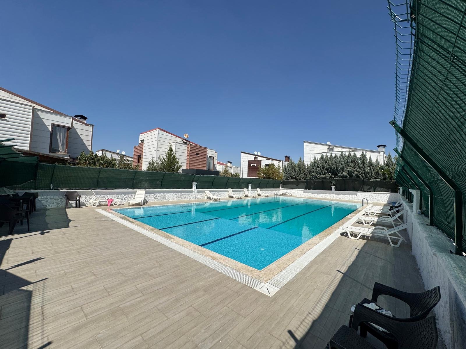 KENT ORMAN ARKASINDA  TRİPLEX VİLLA