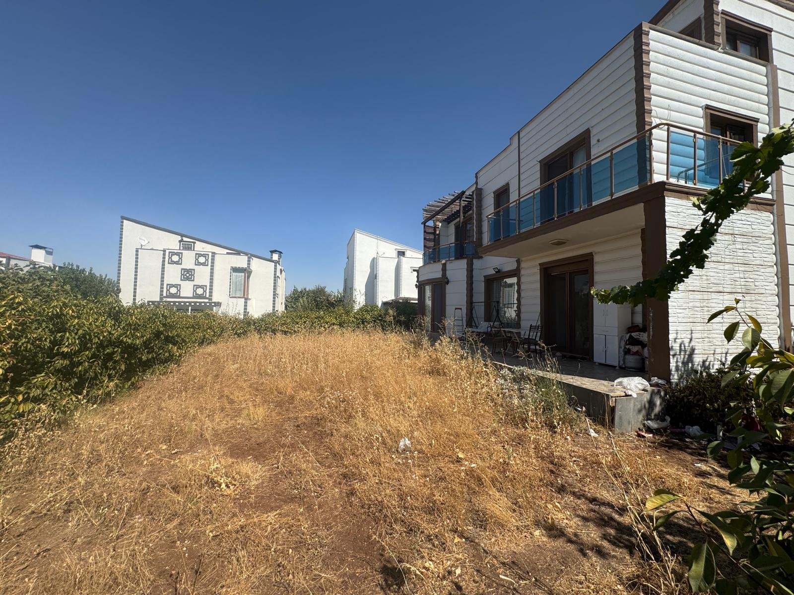 KENT ORMAN ARKASINDA  TRİPLEX VİLLA