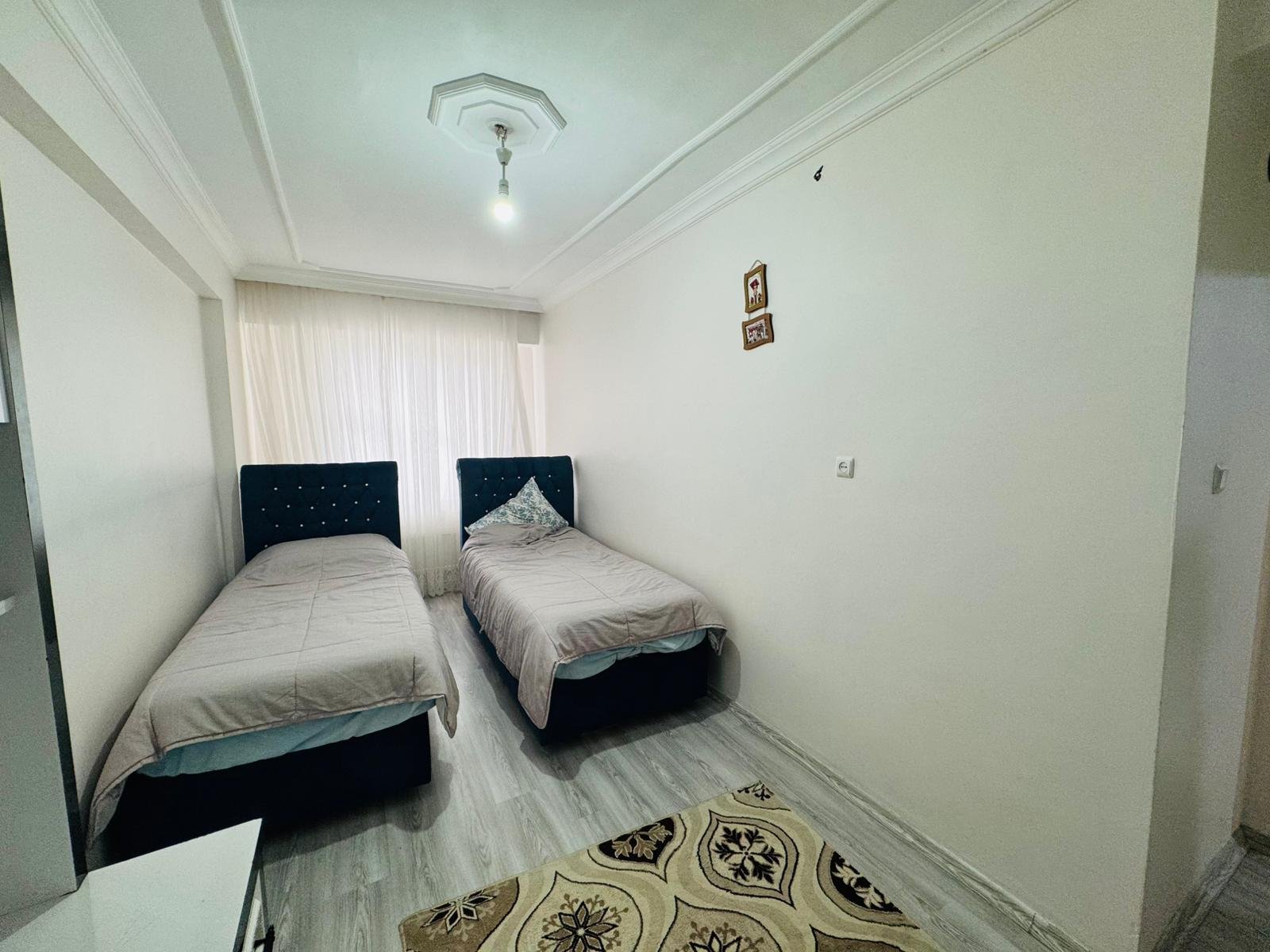 HUZUREVLERİNDE 3+1 BÜYÜKLÜĞÜNDE 2+1 SATILIK BAKIMLI DAİRE