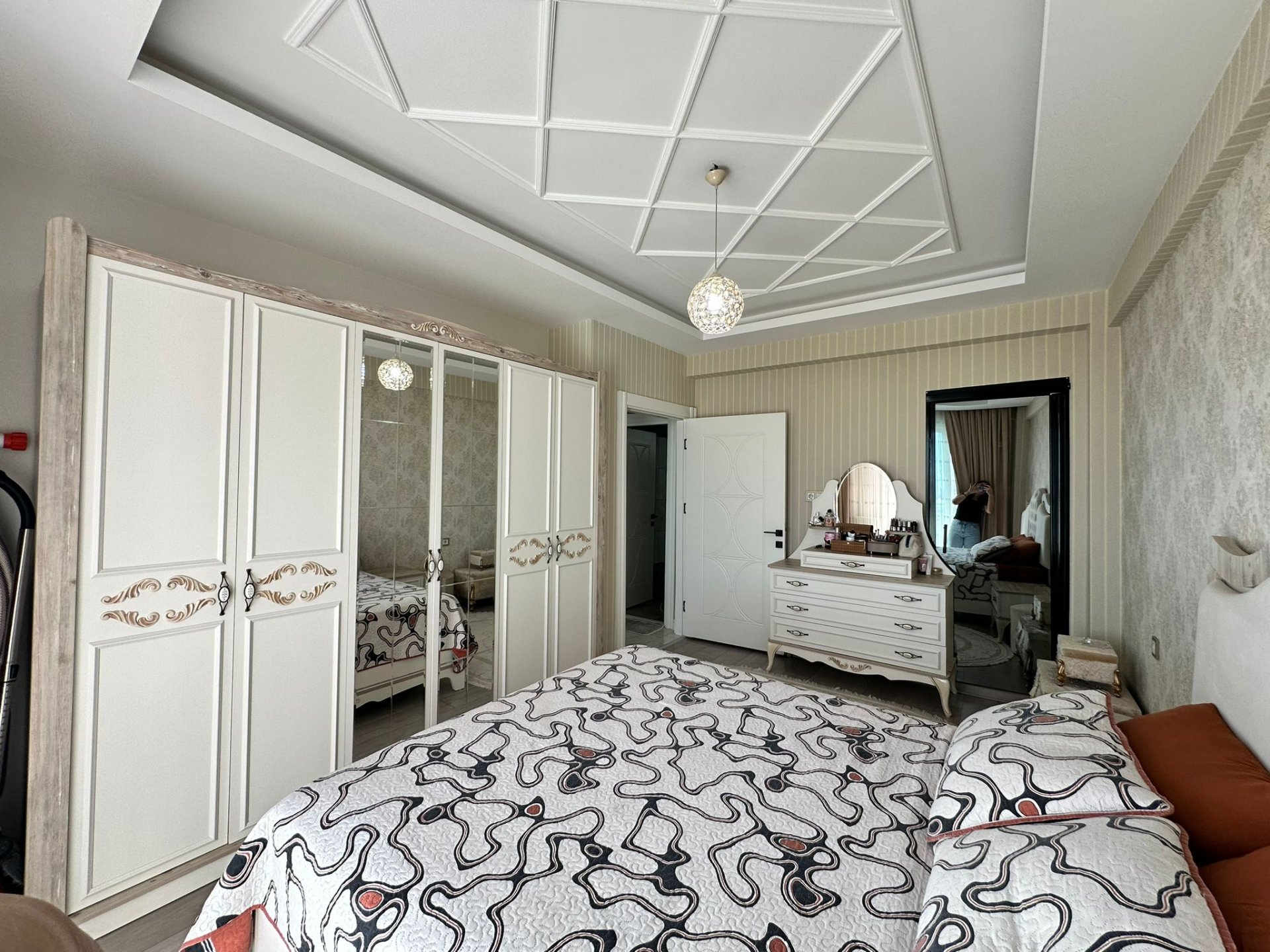 ACİL SATILIK' ARAM TİGRAN CADDESİNDE 3+1 LÜKS DAİREMİZ SATIŞTADIR