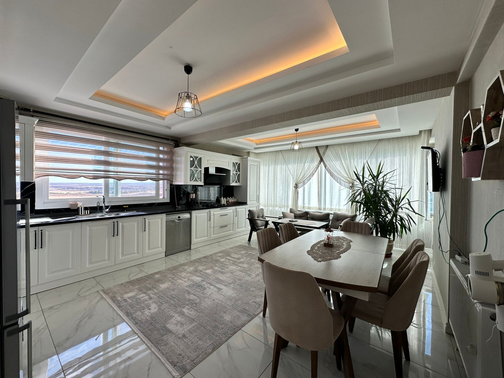 ACİL SATILIK' ARAM TİGRAN CADDESİNDE 3+1 LÜKS DAİREMİZ SATIŞTADIR