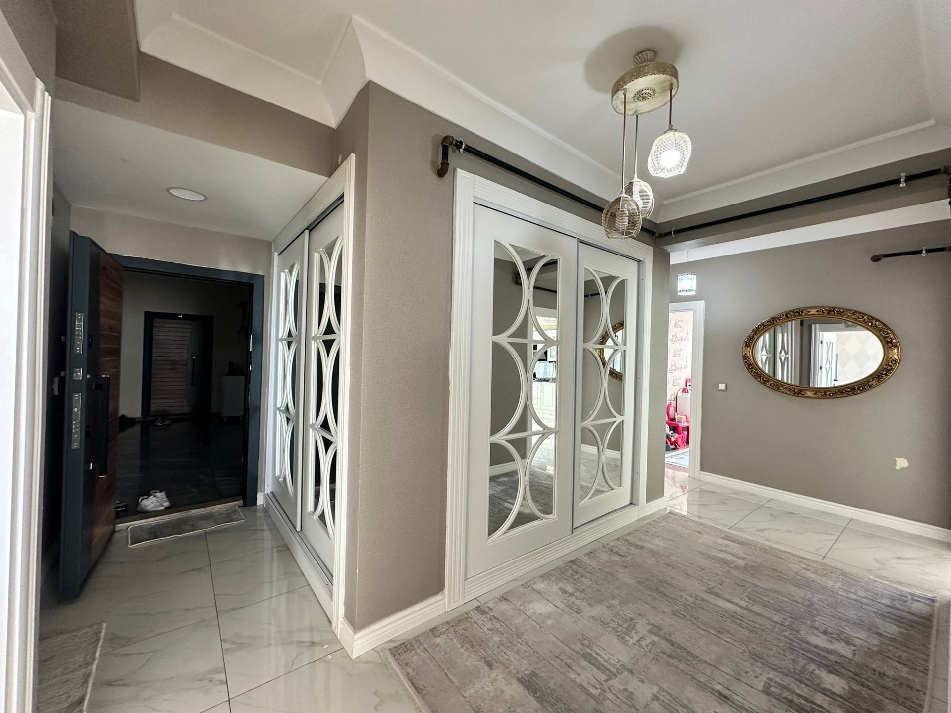 ACİL SATILIK' ARAM TİGRAN CADDESİNDE 3+1 LÜKS DAİREMİZ SATIŞTADIR