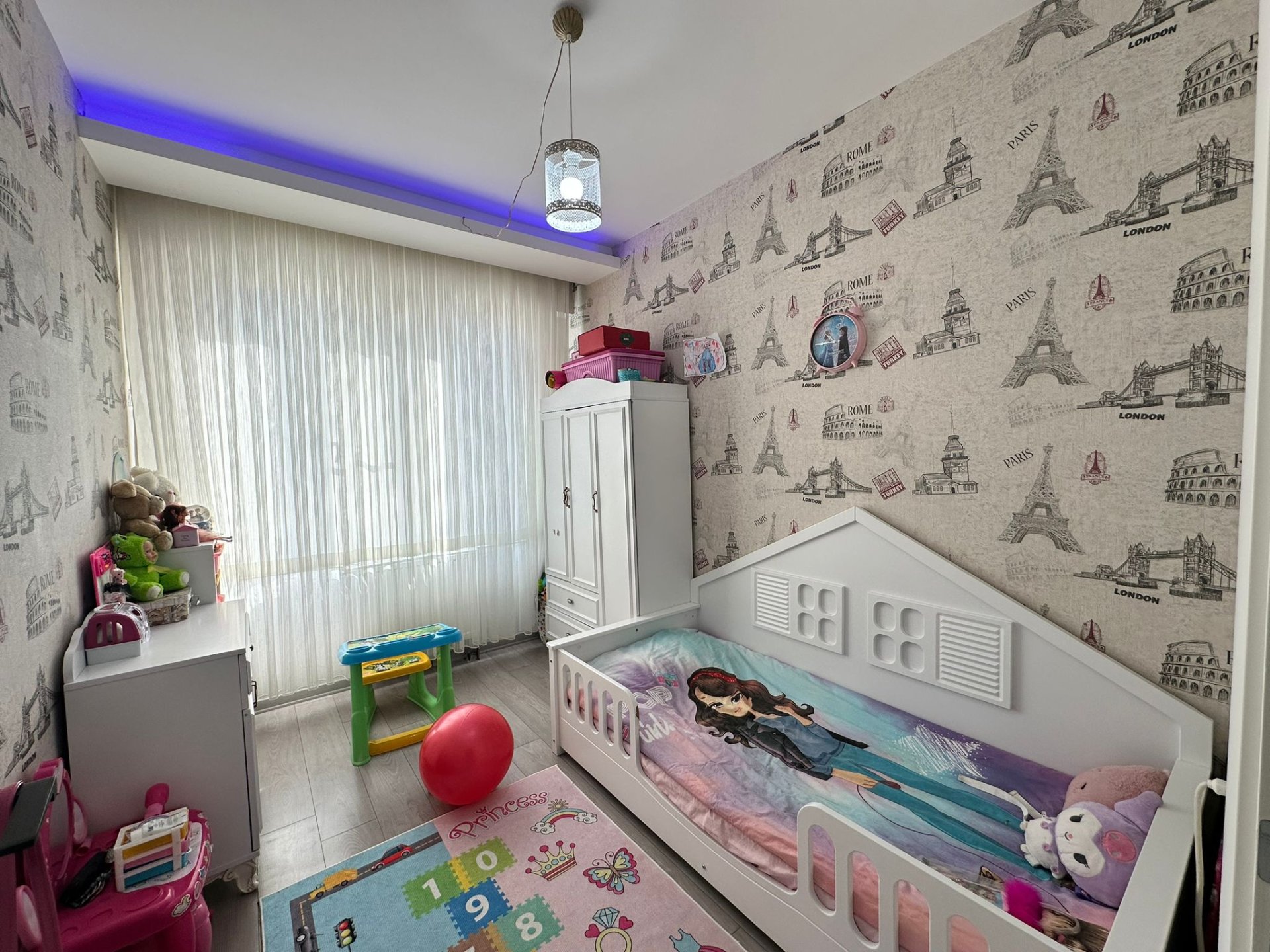 ACİL SATILIK' ARAM TİGRAN CADDESİNDE 3+1 LÜKS DAİREMİZ SATIŞTADIR