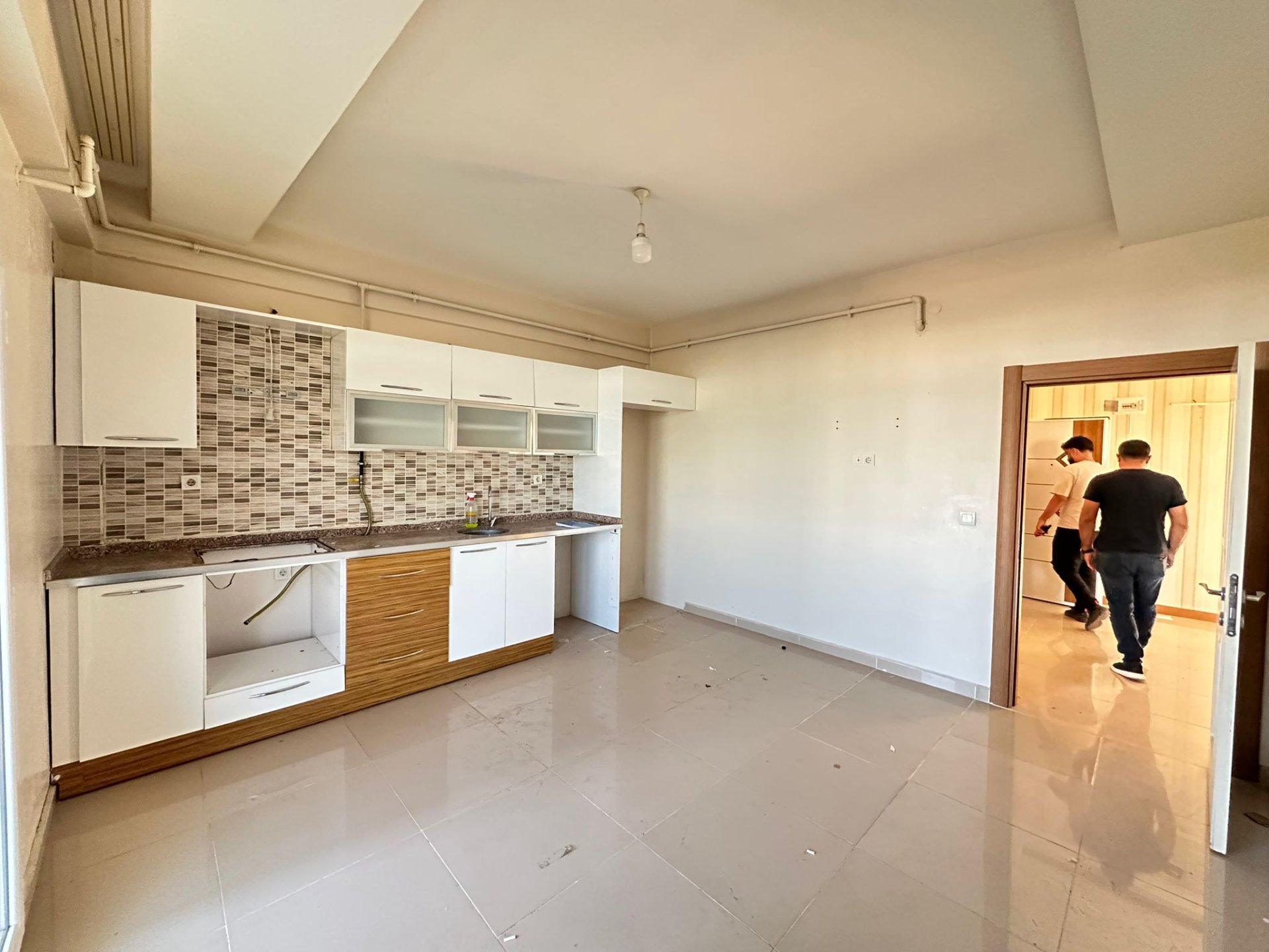 BAĞCILAR  OTOGAR KARŞISINDA 3+1 HAZIR DAİRE