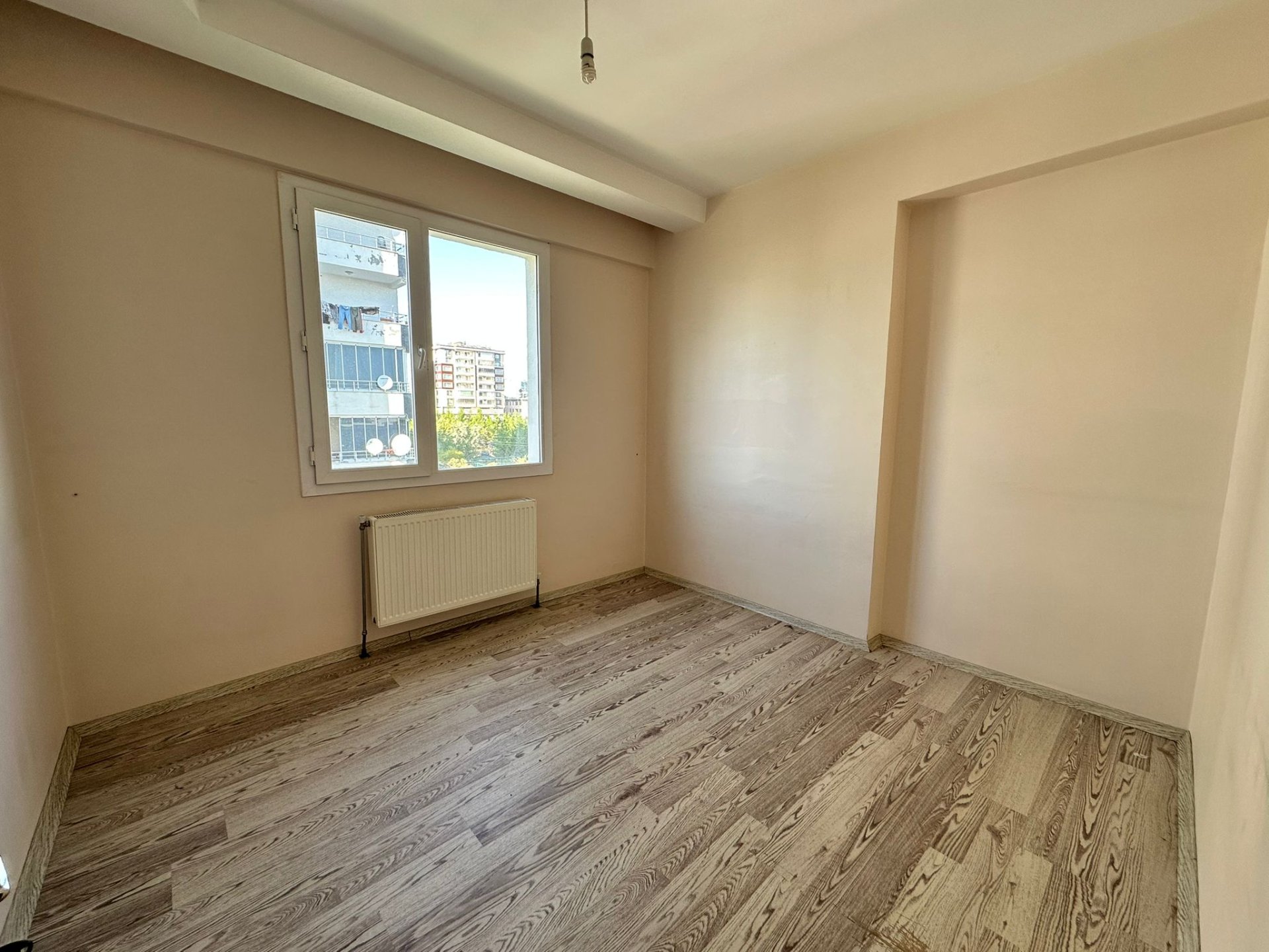 BAĞCILAR  OTOGAR KARŞISINDA 3+1 HAZIR DAİRE