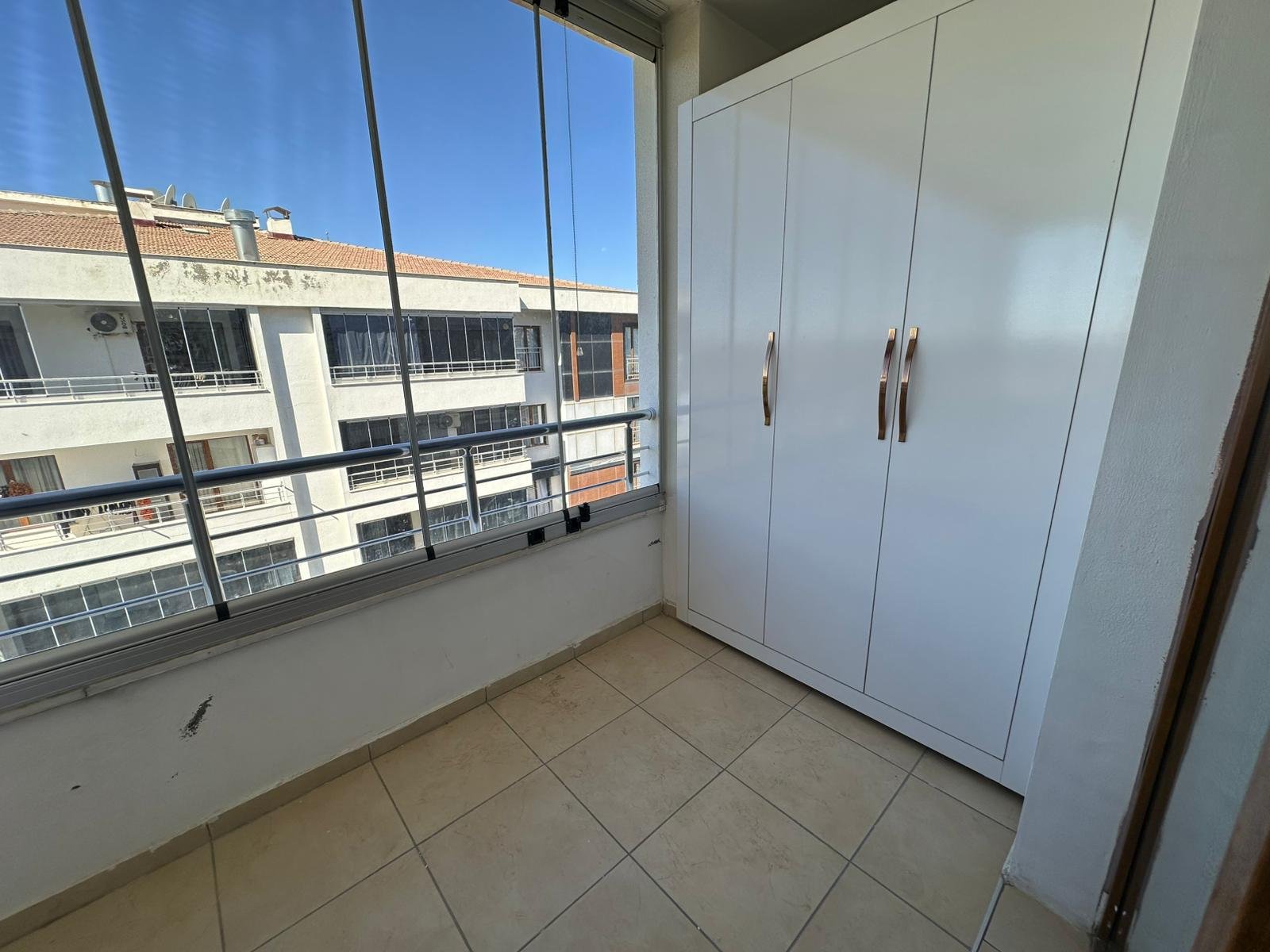 RADİSON KARŞISINDA FULL MANZARALI HAVUZLU 4,5+1 BOŞ DAİRE