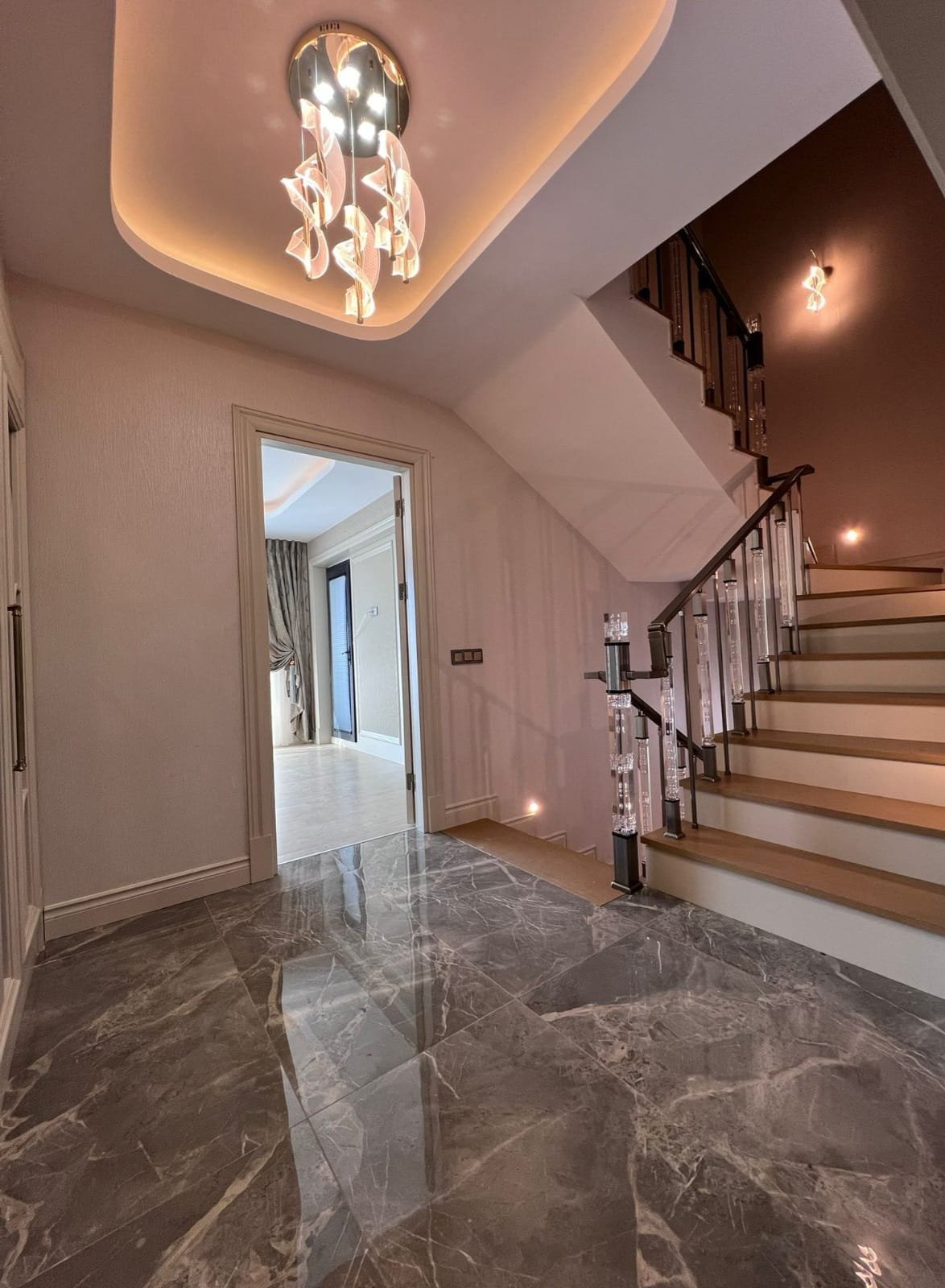 MAKRO LİFE GAYRİMENKUL'DEN ZANA ROSİBA KALİTESİYLE SATILIK 6,5+1 TRİPLEX VİLLA