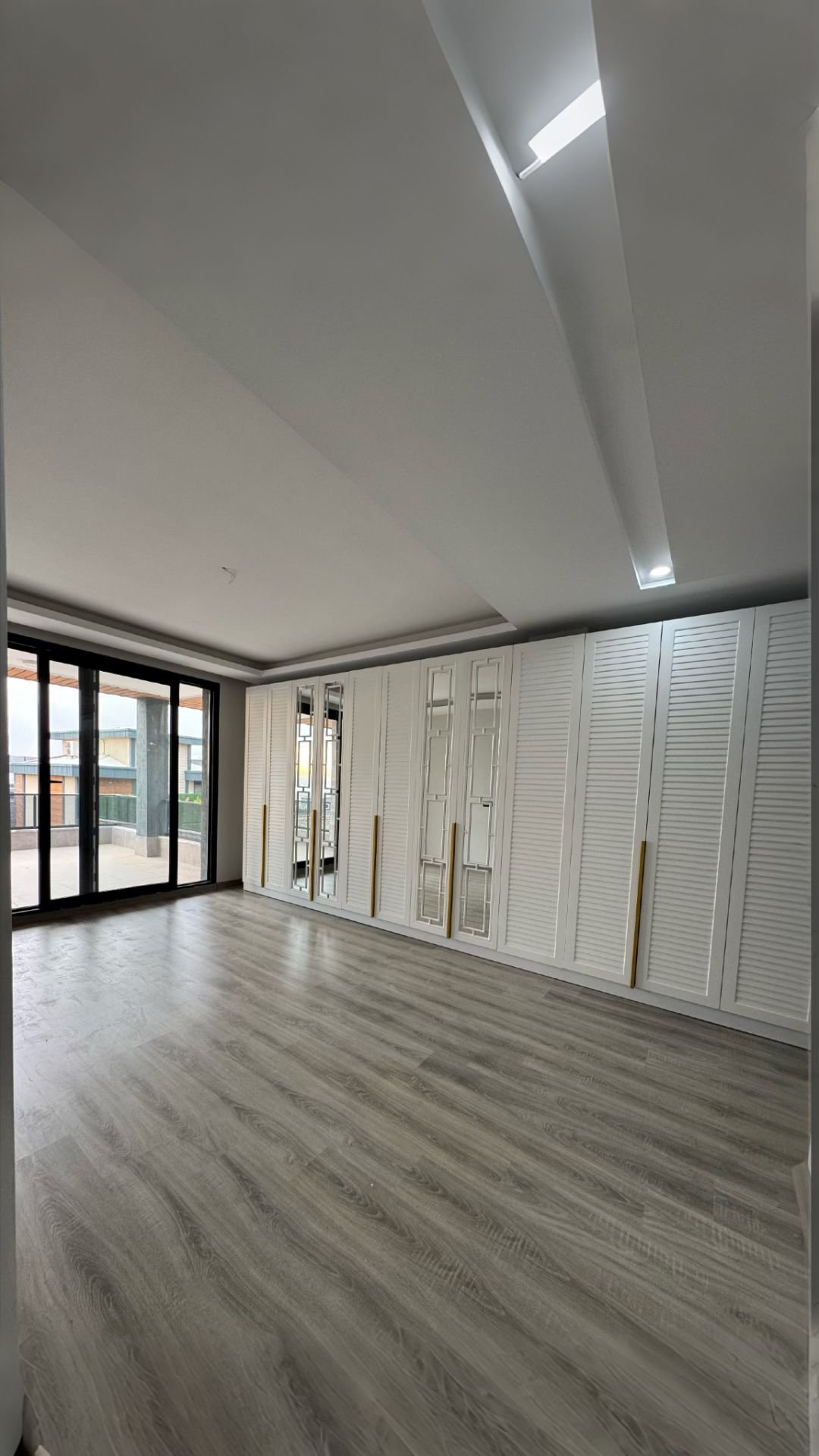 KENT ORMAN ARKASI HAVUZLU TRİPLEKS 6+1 LÜKS VİLLA