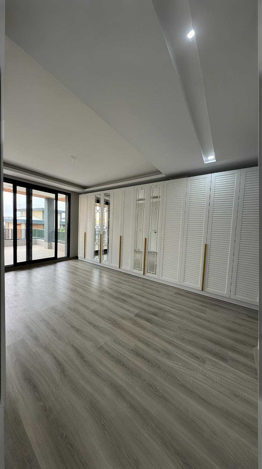 KENT ORMAN ARKASI HAVUZLU TRİPLEKS 6+1 LÜKS VİLLA