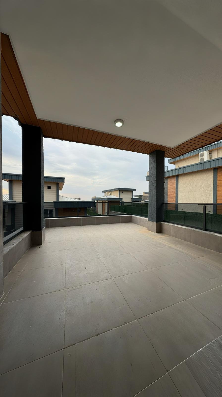 KENT ORMAN ARKASI HAVUZLU TRİPLEKS 6+1 LÜKS VİLLA