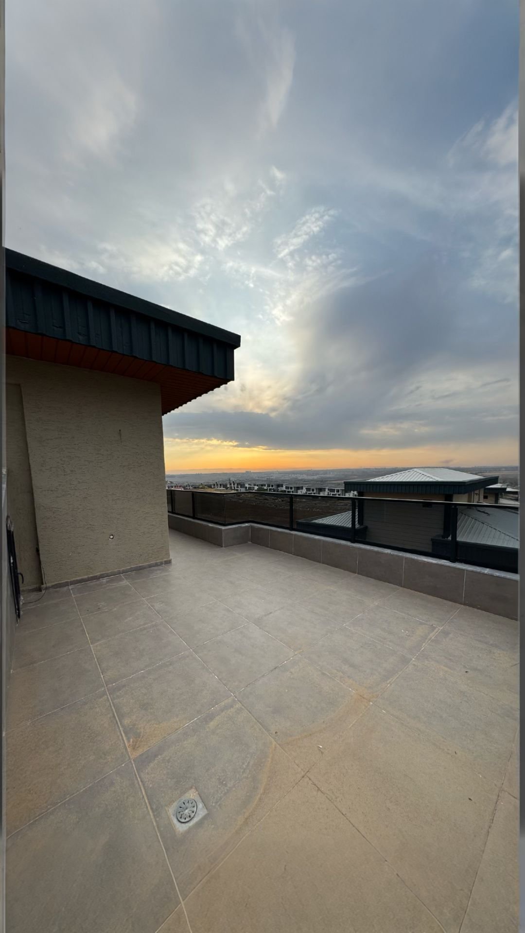 KENT ORMAN ARKASI HAVUZLU TRİPLEKS 6+1 LÜKS VİLLA