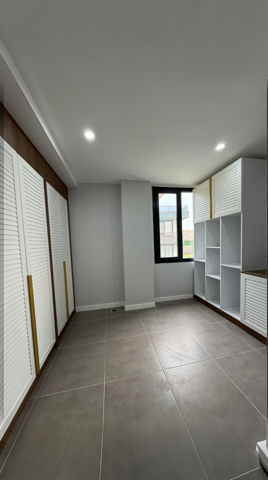 KENT ORMAN ARKASI HAVUZLU TRİPLEKS 6+1 LÜKS VİLLA