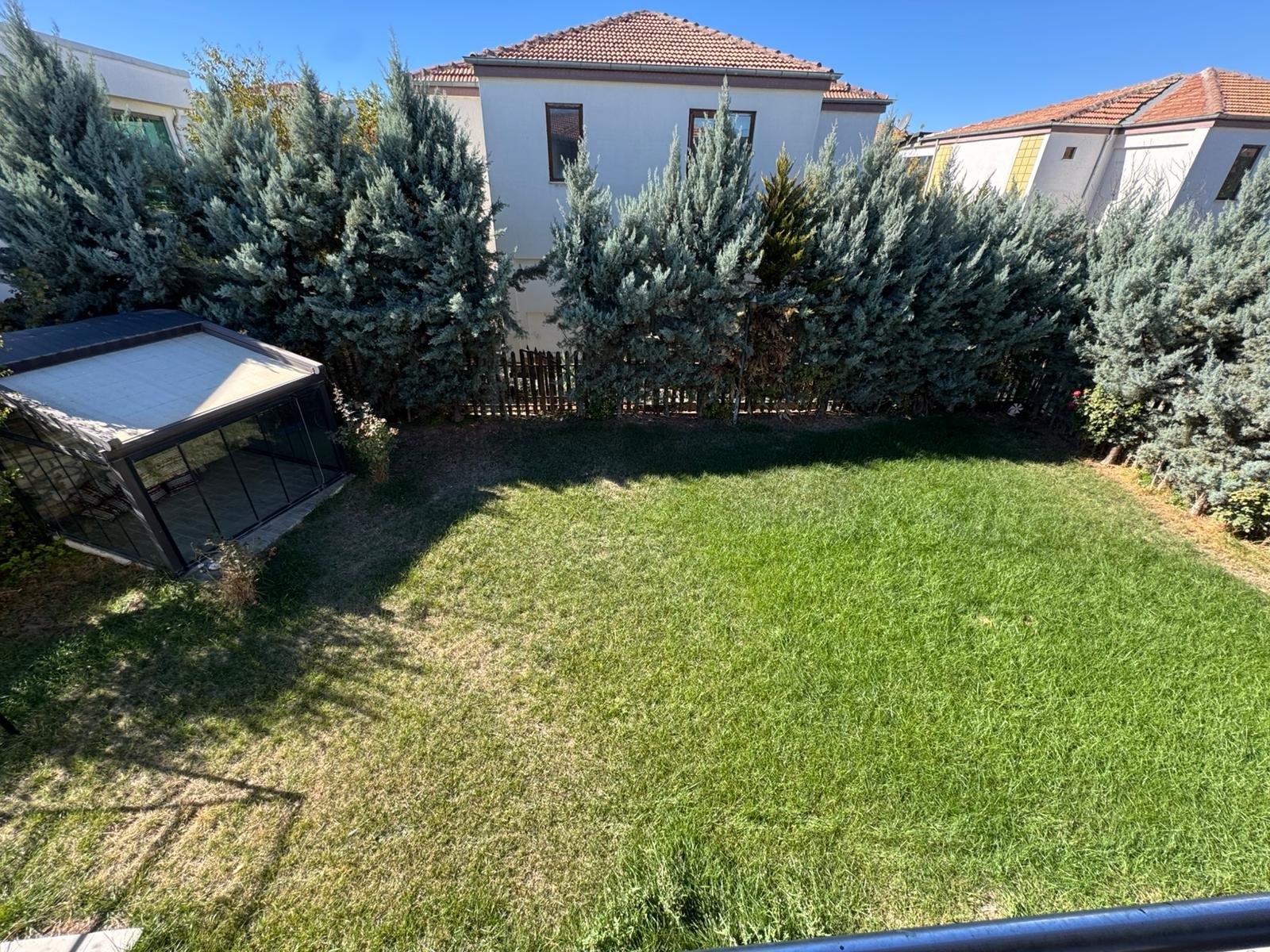 SİLVAN YOLU ÜZERİ GENİŞ PEYZAJ ALANIYLA HAZIR 5+1 VİLLA