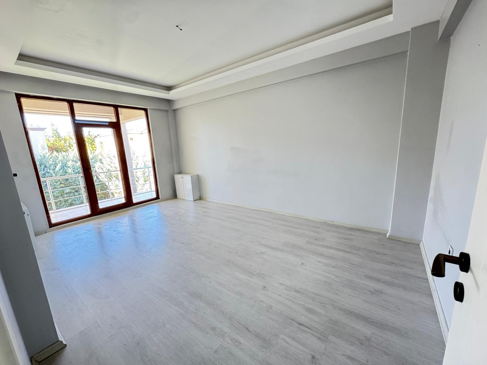 SİLVAN YOLU ÜZERİ GENİŞ PEYZAJ ALANIYLA HAZIR 5+1 VİLLA