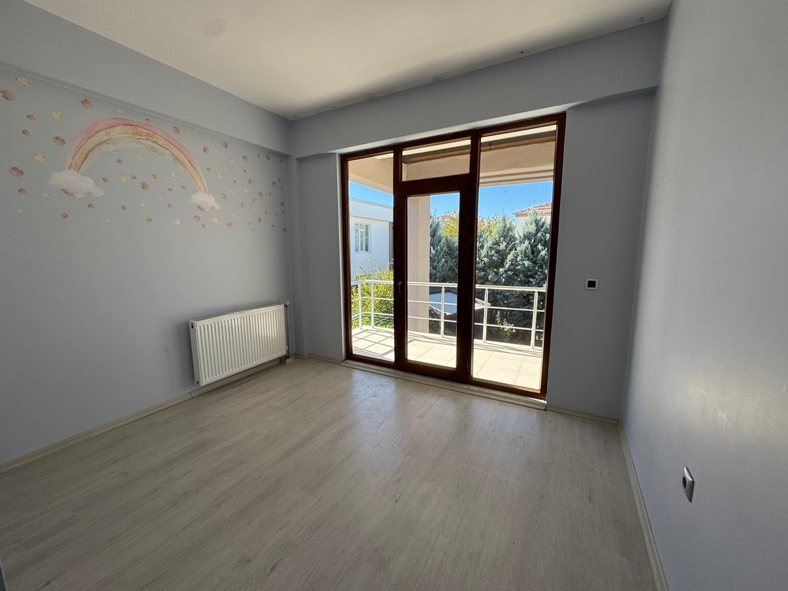 SİLVAN YOLU ÜZERİ GENİŞ PEYZAJ ALANIYLA HAZIR 5+1 VİLLA