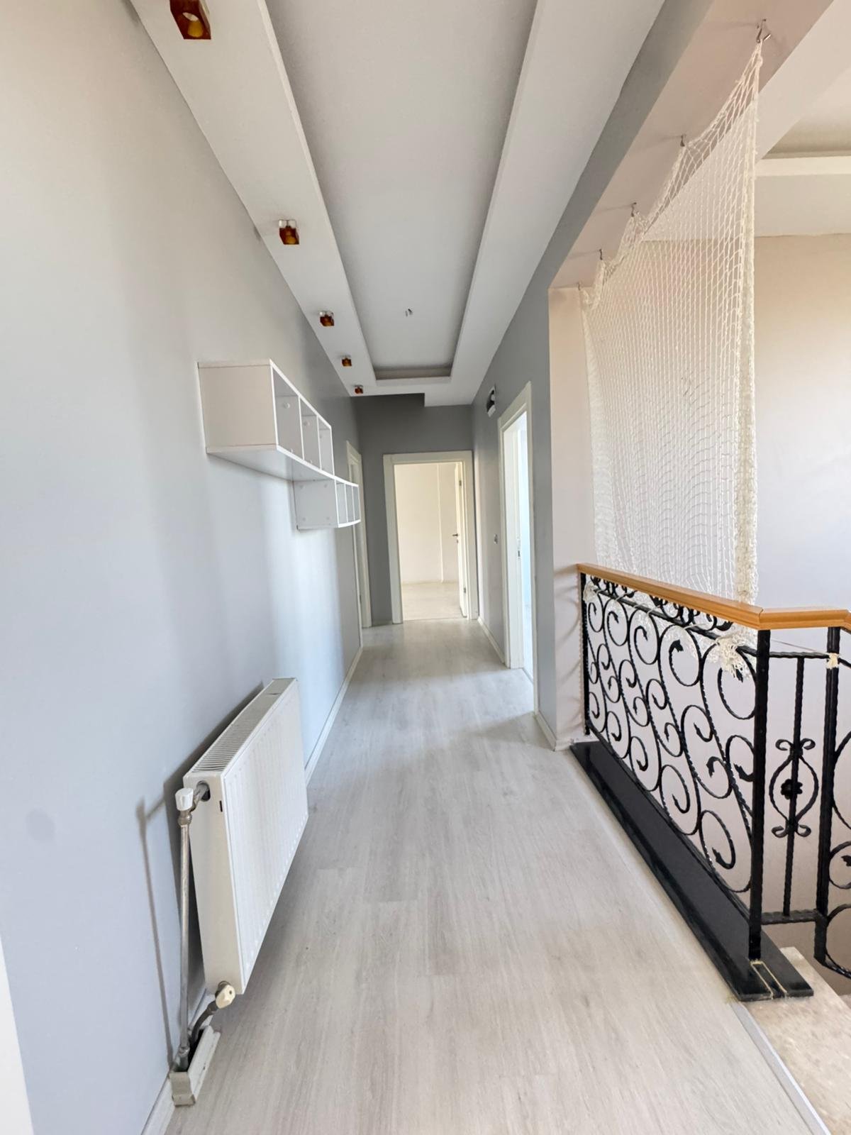 SİLVAN YOLU ÜZERİ GENİŞ PEYZAJ ALANIYLA HAZIR 5+1 VİLLA