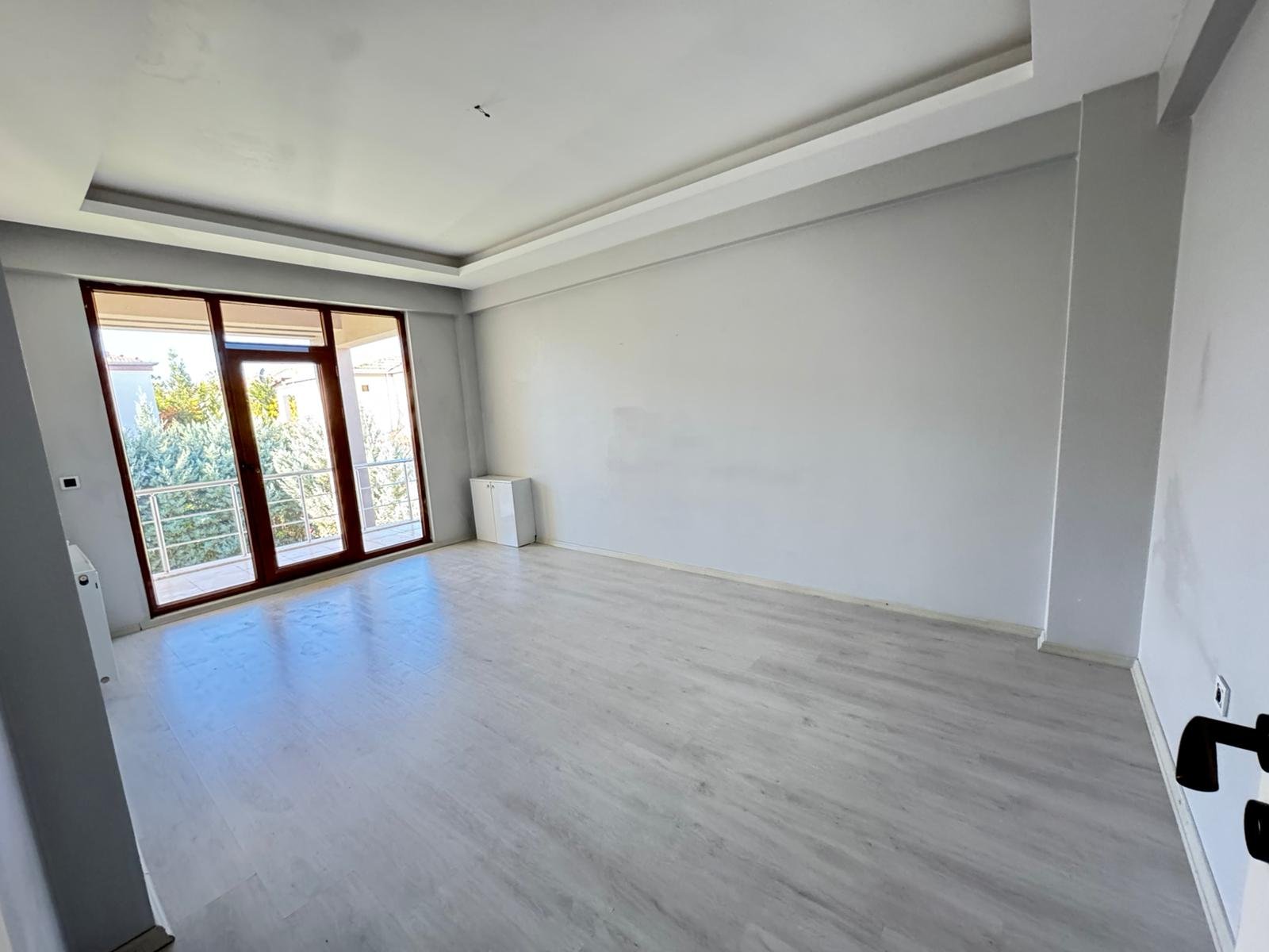 SİLVAN YOLU ÜZERİ GENİŞ PEYZAJ ALANIYLA HAZIR 5+1 VİLLA