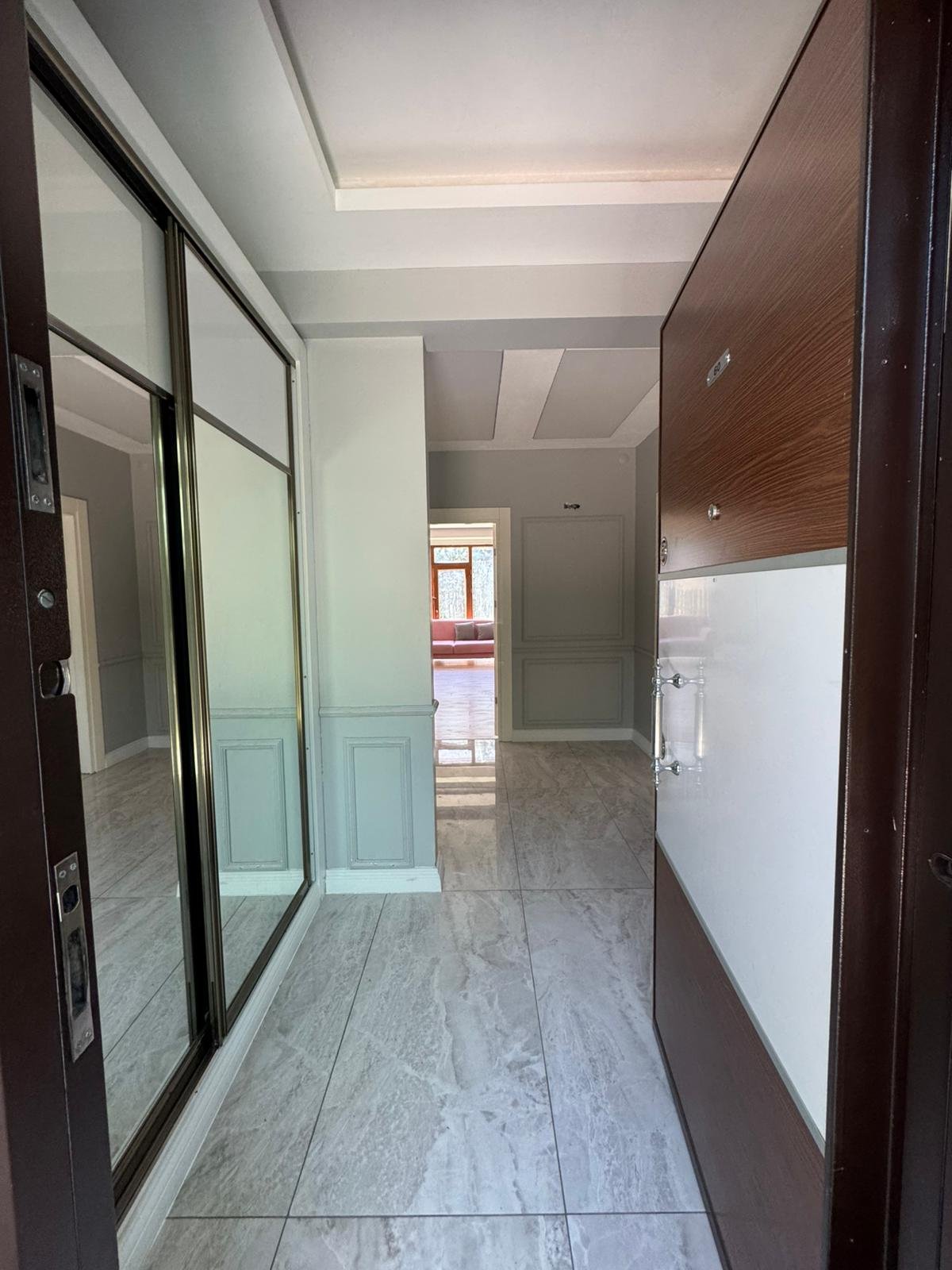 SİLVAN YOLU ÜZERİ GENİŞ PEYZAJ ALANIYLA HAZIR 5+1 VİLLA