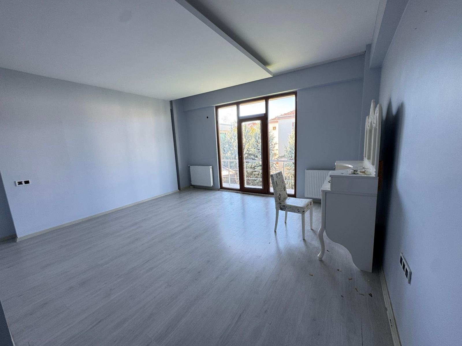 SİLVAN YOLU ÜZERİ GENİŞ PEYZAJ ALANIYLA HAZIR 5+1 VİLLA