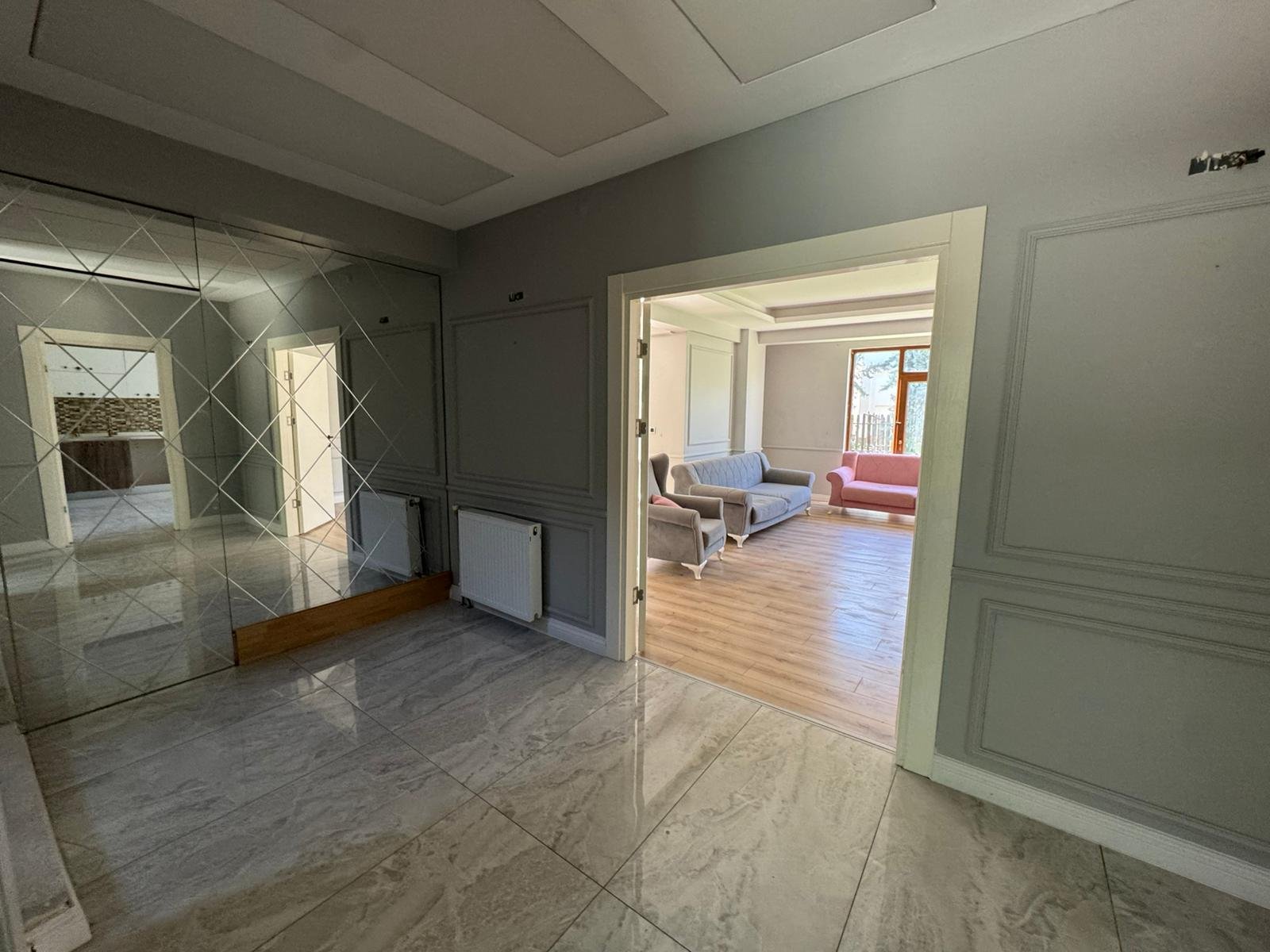 SİLVAN YOLU ÜZERİ GENİŞ PEYZAJ ALANIYLA HAZIR 5+1 VİLLA