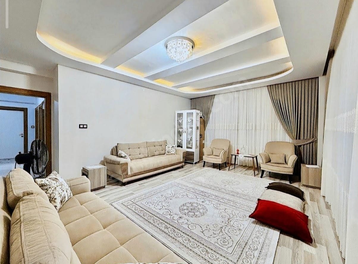 YETİŞEN ALIR BAĞCILAR ESKİ SİVEREK CADDESİNDE 3+1 LÜKS DAİREMİZ SATIŞTADIR